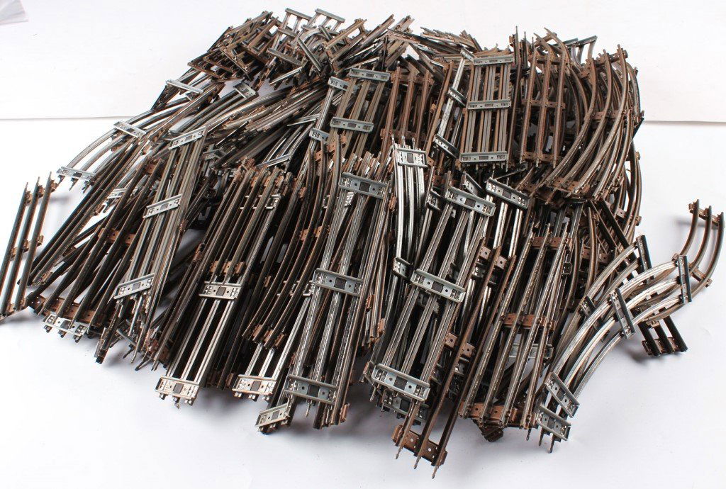 LOT OF POSTWAR LIONEL TRACKS: STRAIGHT & CURVED (1 of 3)