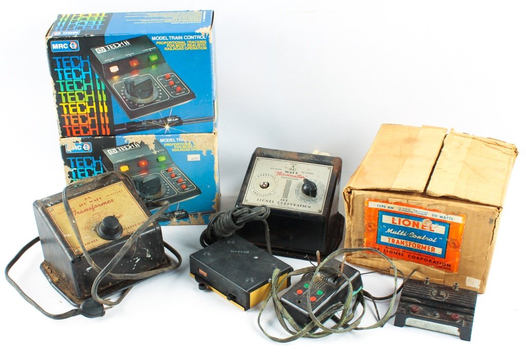 LOT OF MIXED TRAIN TRANSFORMERS (1 of 4)