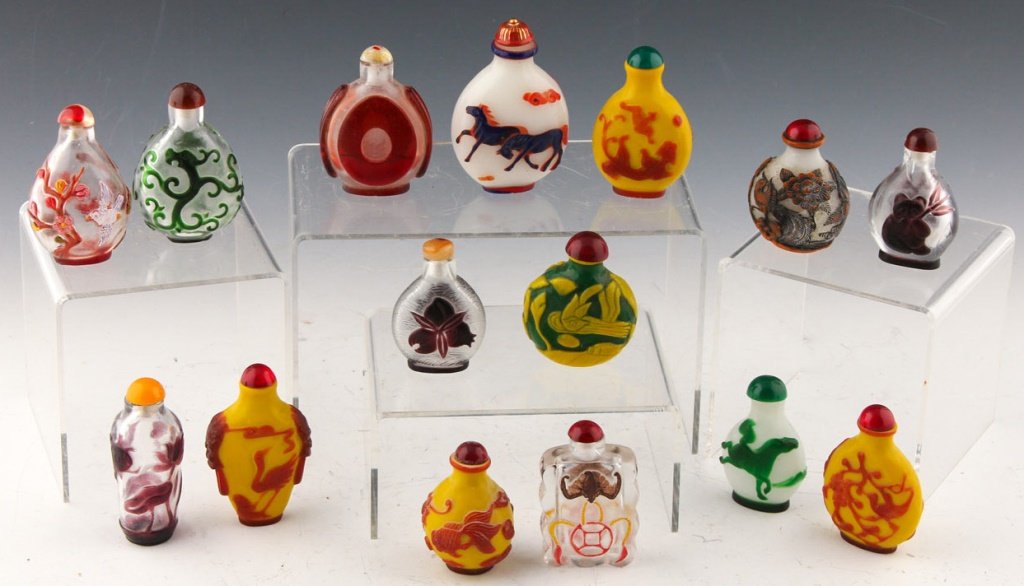 15 CHINESE PEKING GLASS SNUFF BOTTLES (1 of 7)