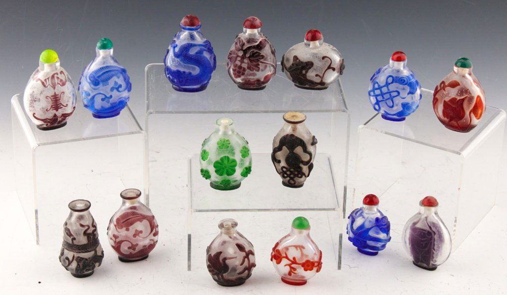 15 PEKING GLASS CHINESE SNUFF BOTTLES (1 of 7)