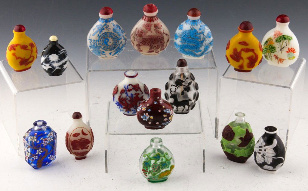 15 CHINESE PEKING GLASS SNUFF BOTTLES (1 of 7)