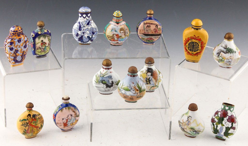 15 CHINESE ENAMEL SNUFF BOTTLES (1 of 8)
