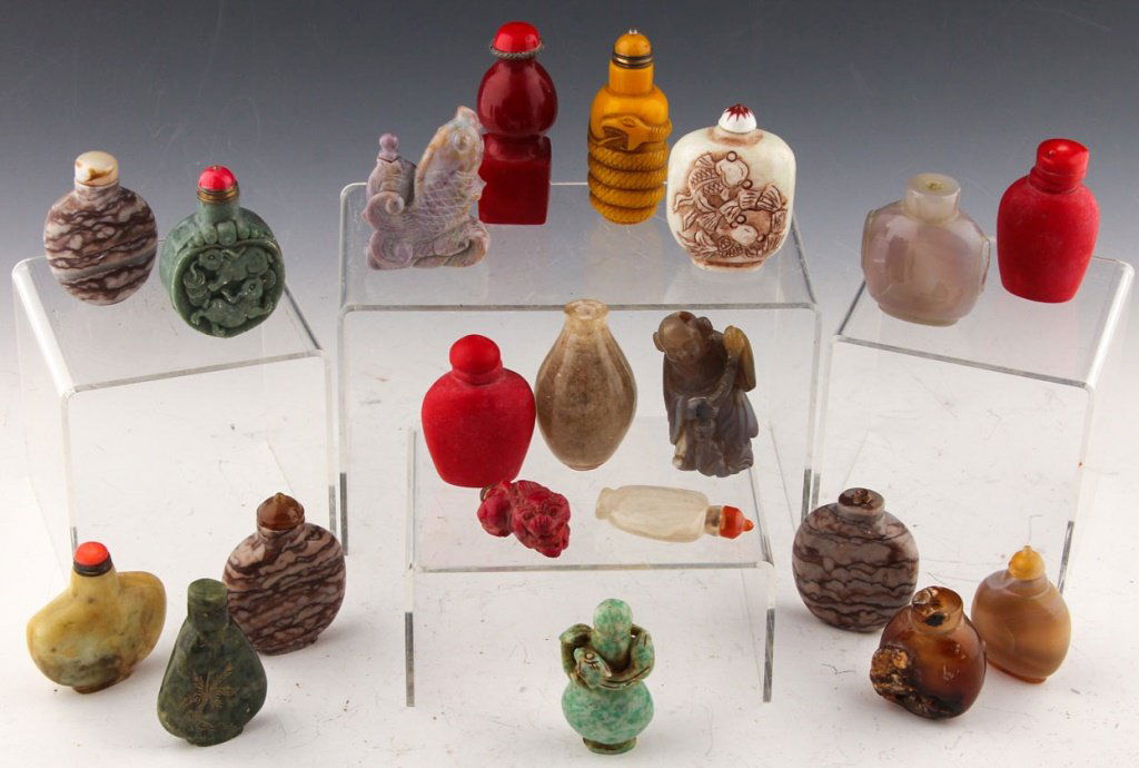20 CHINESE STONE SNUFF BOTTLES (1 of 7)