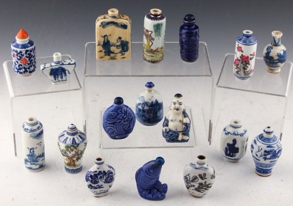 17 CHINESE BLUE & WHITE PORCELAIN SNUFF BOTTLES (1 of 7)