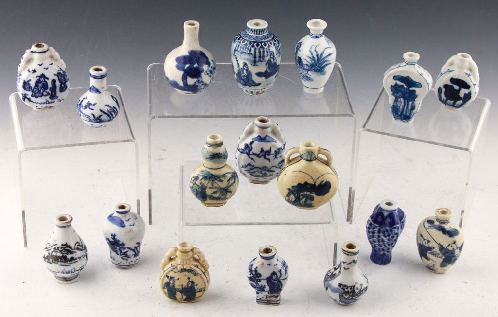 17 CHINESE PORCELAIN BLUE & WHITE SNUFF BOTTLES (1 of 6)