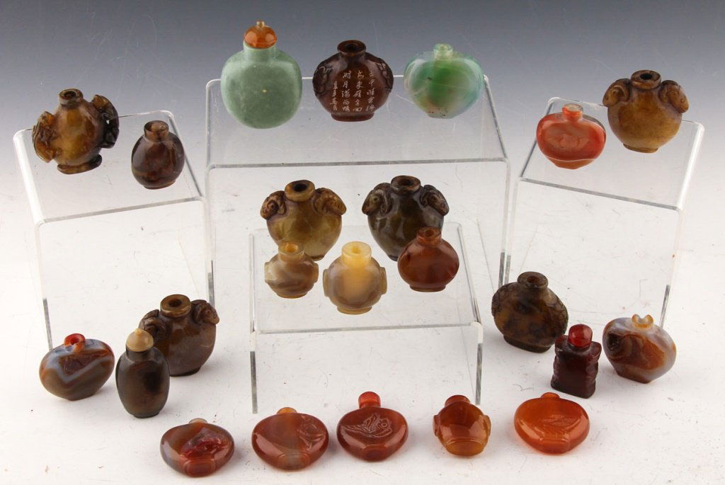 23 CHINESE AGATE STONE SNUFF BOTTLES (1 of 6)