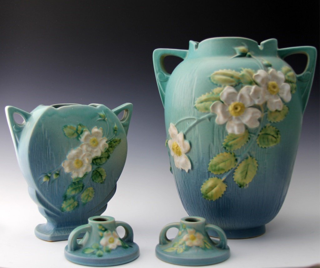 4 PIECES OF ROSEVILLE WHITE ROSES ON BLUE (1 of 10)