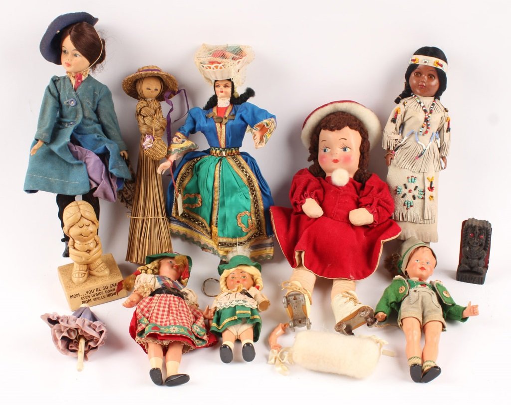 MIXED LOT OF 9 WOODEN AND PLASTIC DOLLS (1 of 3)