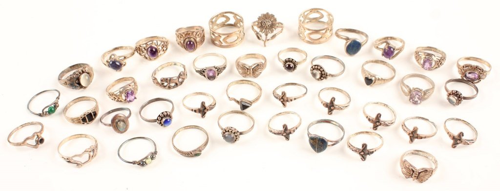 40 STERLING SILVER RINGS SODALITE AND MORE: 40 STERLING SILVER RINGS SODALITE AND MORE Some rings are set with glass, crystal, or sodalite. Weight: 83.6g total Shipping / Pickup: We Can Ship This Item Lot Location: #1 - Manor's Gallery