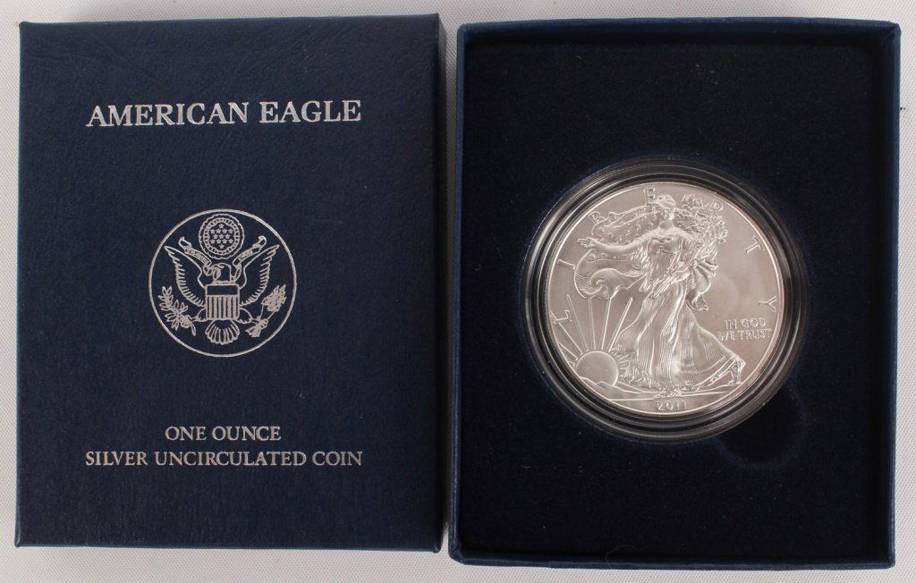 2011 UNCIRCULATED ONE OUNCE SILVER EAGLE W/ BOX (1 of 2)
