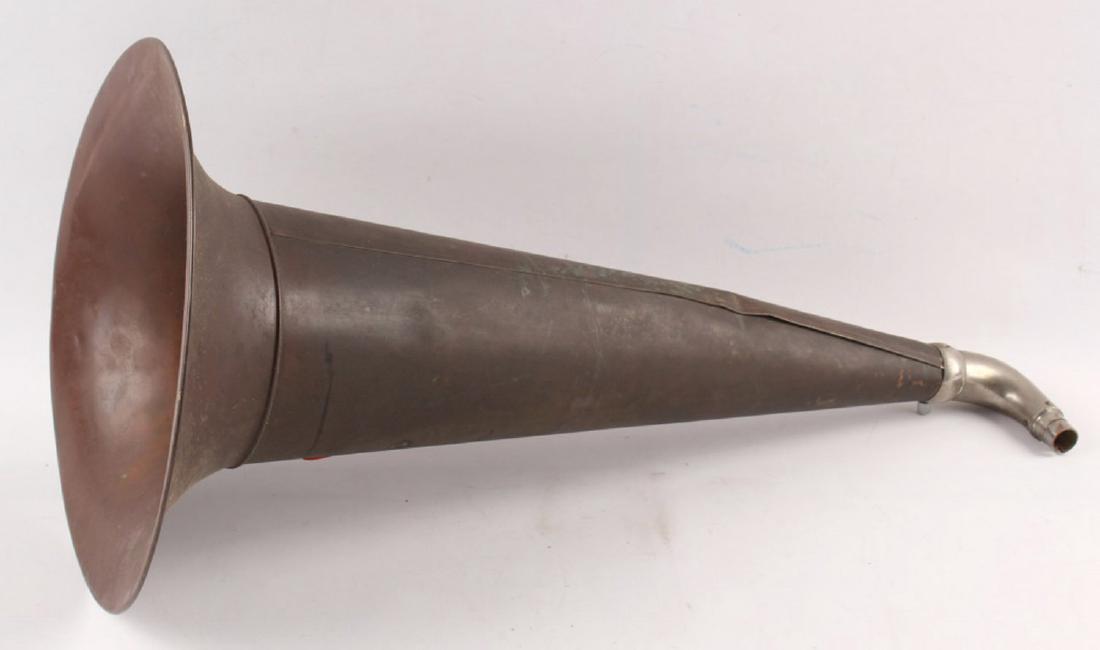 UNKOWN MAKER METAL PHONOGRAPH SPEAKER (1 of 3)