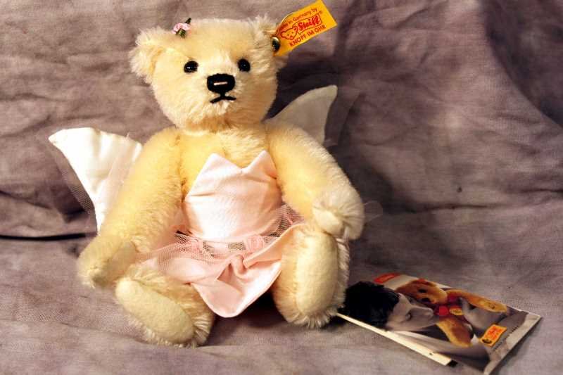 Steiff Bear: Steiff Bear "Elfe" in dress, No. 028656, 18cm, , 2002