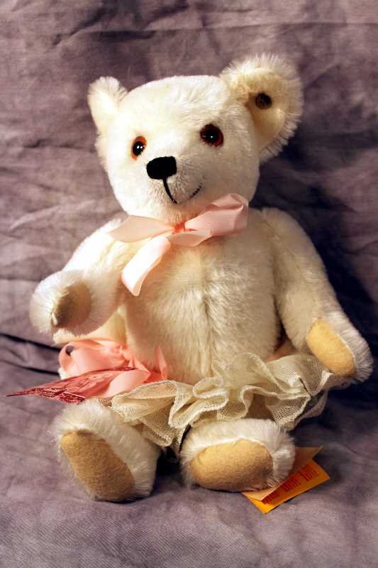 Steiff Bear: Steiff Bear "Baby Ophelia" in dress, no. 011344, 0225/37, 1986, 11"
