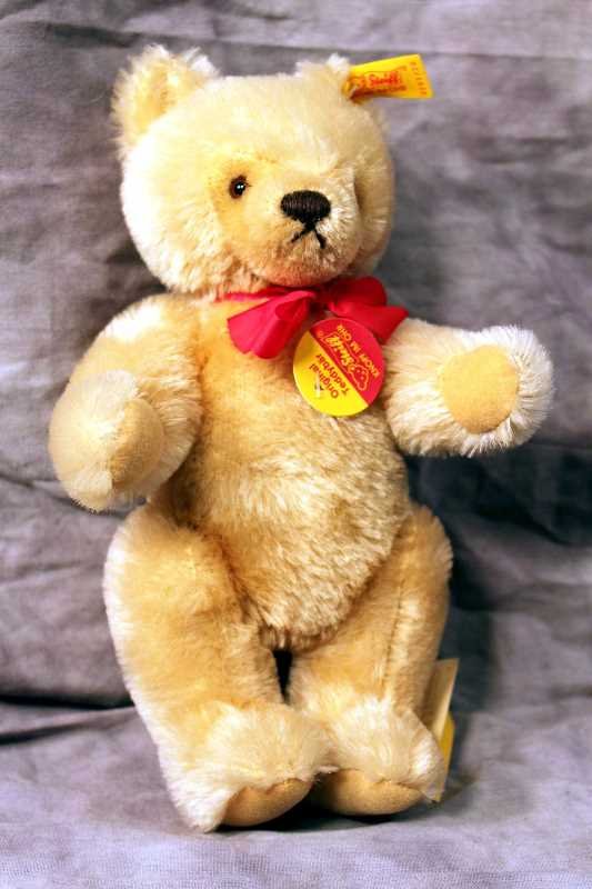 Steiff Bear: Steiff Bear "mit Stimme", no. 001208, 0201/26, 9"