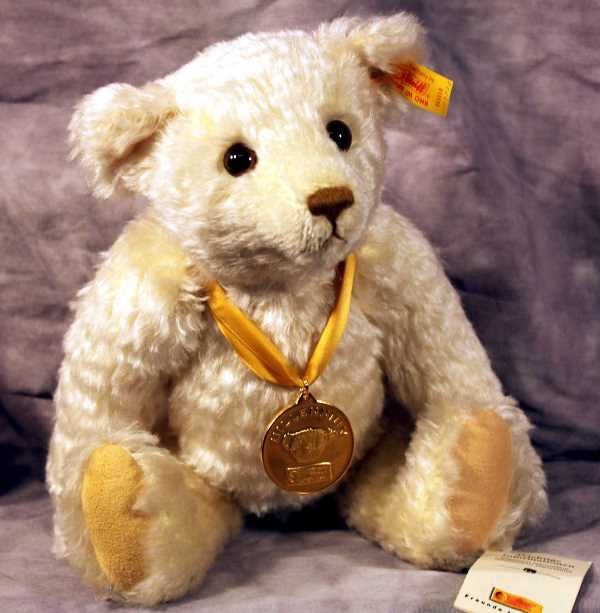 Steiff Bear: Steiff Bear "Millennium", No. 666018, 32cm