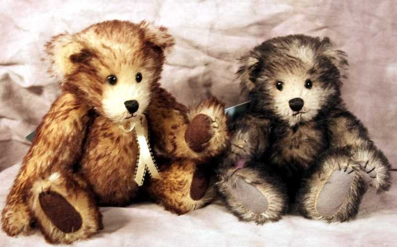 Handmade Bear: 2-Handmade Bears by Barbara Troxel-(1) "Tipper"1989 8" Brown Tipped jointed Bear, 100% Mohair; (2) "Gable" 8" Black Tipped jointed Bear, 1989, Mohair and glass eyes