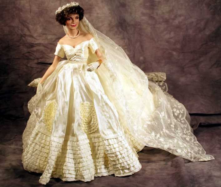 Collectibles-Dolls: Bridle Porcelain Doll 16" w/ painted face, body is matte porcelain w/ glazed porcelain overlay gloves. Full bridal gown and accessories