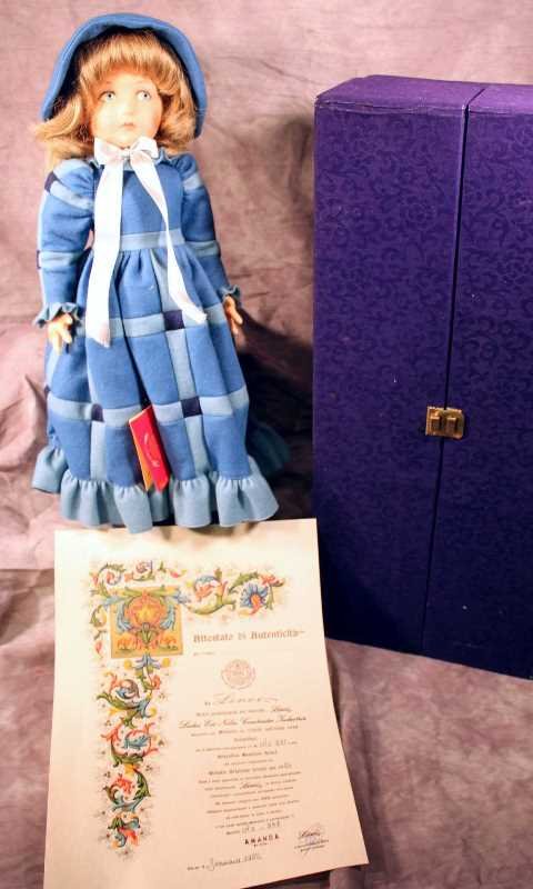 Collectibles-Dolls: Lenci collector Doll, 1982 "Amanda" with Letter of Authenticity, in double hinged presentation case. Italian made with felt face construction
