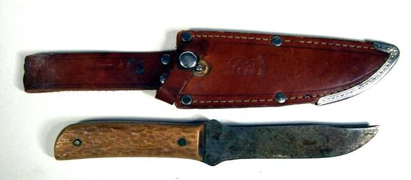 Antique Marbles Fixed Blade Knife Gladstone Mich. USA: Old fixed bladed knife with two-piece stag handles, made by the Marbles Knife Co. Mich. USA. Non-original Othello German leather sheath. The blade is approx. 4" long. Good used condition.