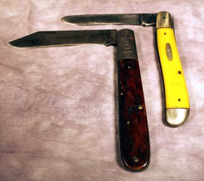 2 Robeson Folding Knives: Antique RCC wood and bone handle Robeson ShurEdge Rochester New York #511224, approx. 3.75" blade. The second folding knife is a circa 1950s -60s Robeson knife with yellow plastic grips, approx. 3.375