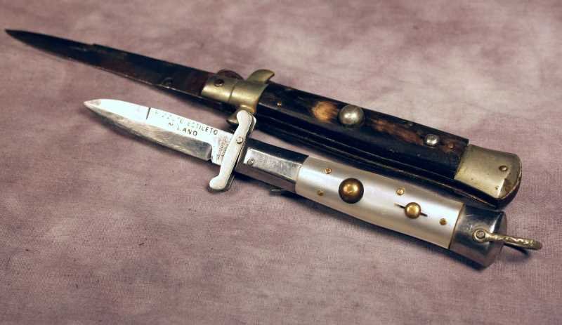 2 Vintage switchblades, ROMO, Rizzuto Milano: Rizzuto Estiltto Milano marked blade approx. 2.25" long with a swing guard and pearled plastic grips, only opens half way when you press the button, good condition, needs to be oiled and cleaned. The