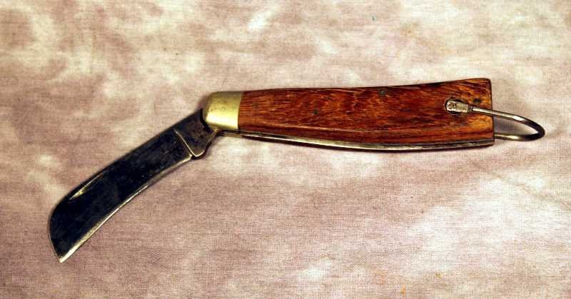 Schrade Hawk Bill Knife: Schrade Walden No 136 Folding Hawk Bill Knife