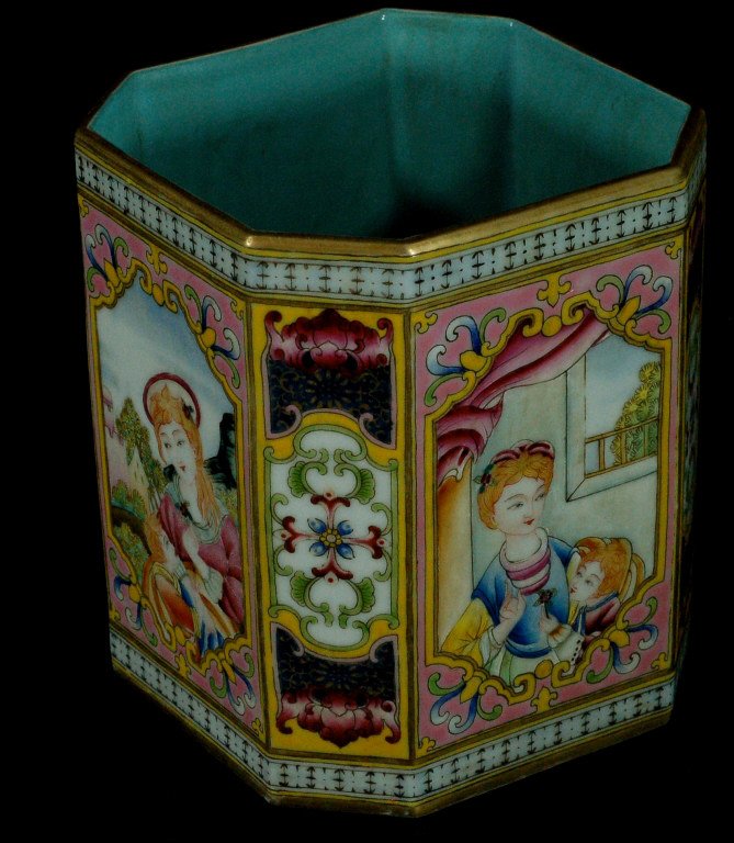 Chinese Famille Rose Export Porcelain Container (1 of 2)