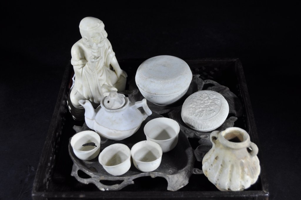 Group of Assorted Porcelain Articles with Stand (1 of 4)