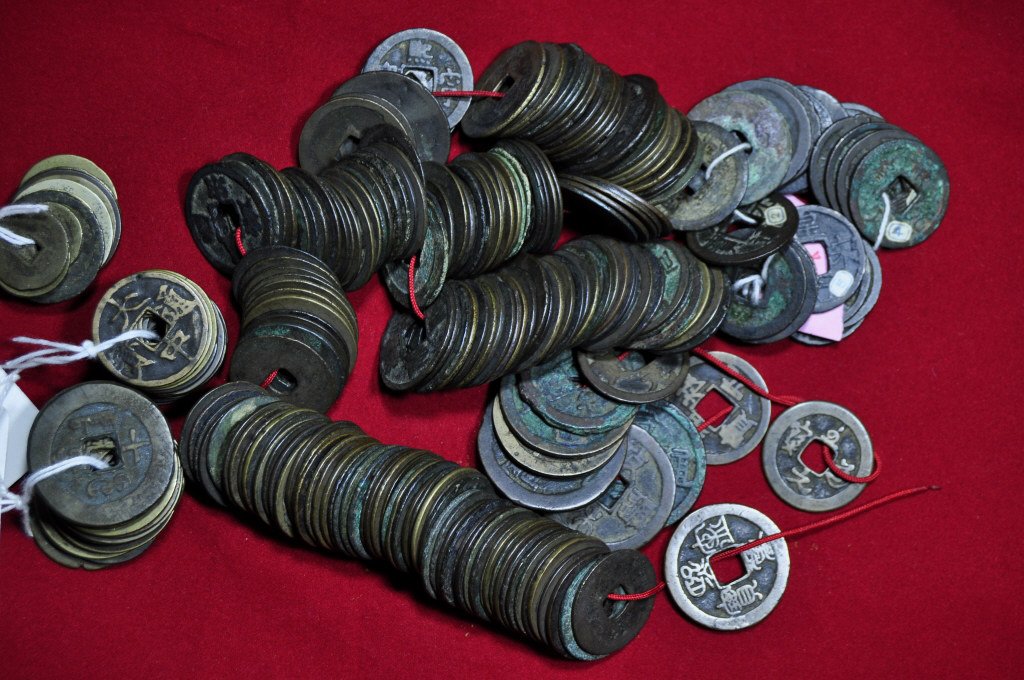 Large Group of Antique Asian Coins: Northern Song Dynasty 184 coins Southern Song Dynasty 21 coins Ming Dynasty 15 coins Qing Dynasty 15 coins Vietnamese 12 coins