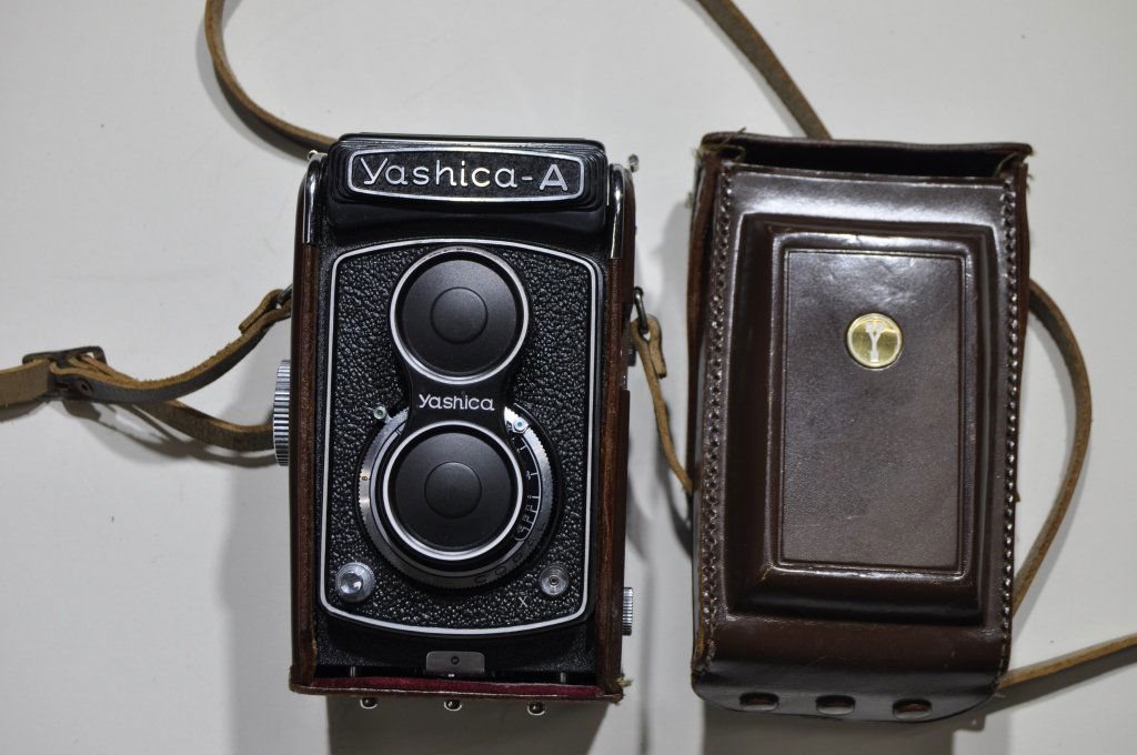 Yashica 'A' Twin-Lens Reflex Camera (1 of 4)