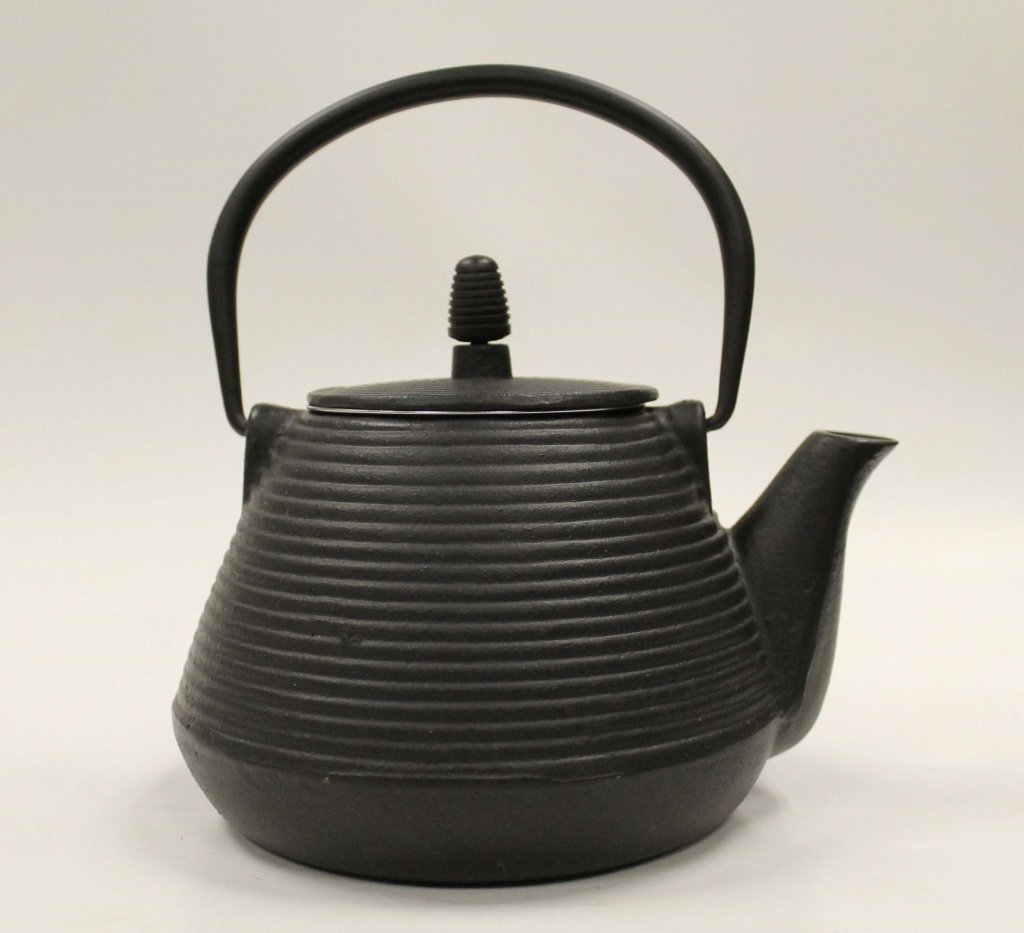 Cast Iron Teapot: Cast Iron Teapot
