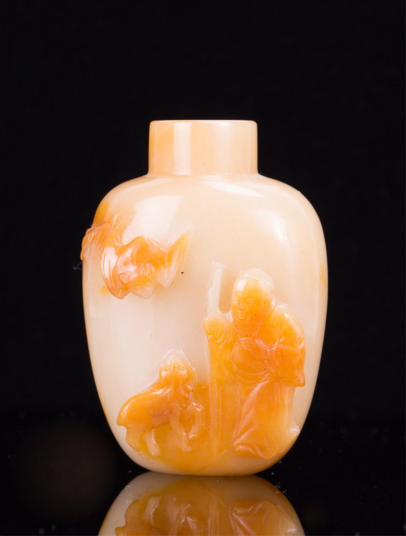 CHINESE CARVED AGATE SNUFF BOTTLE - SCHOLAR SCENE: 19th / 20th century, yellowish tone; 2 1/4 in. h, 1 3/4 in. w