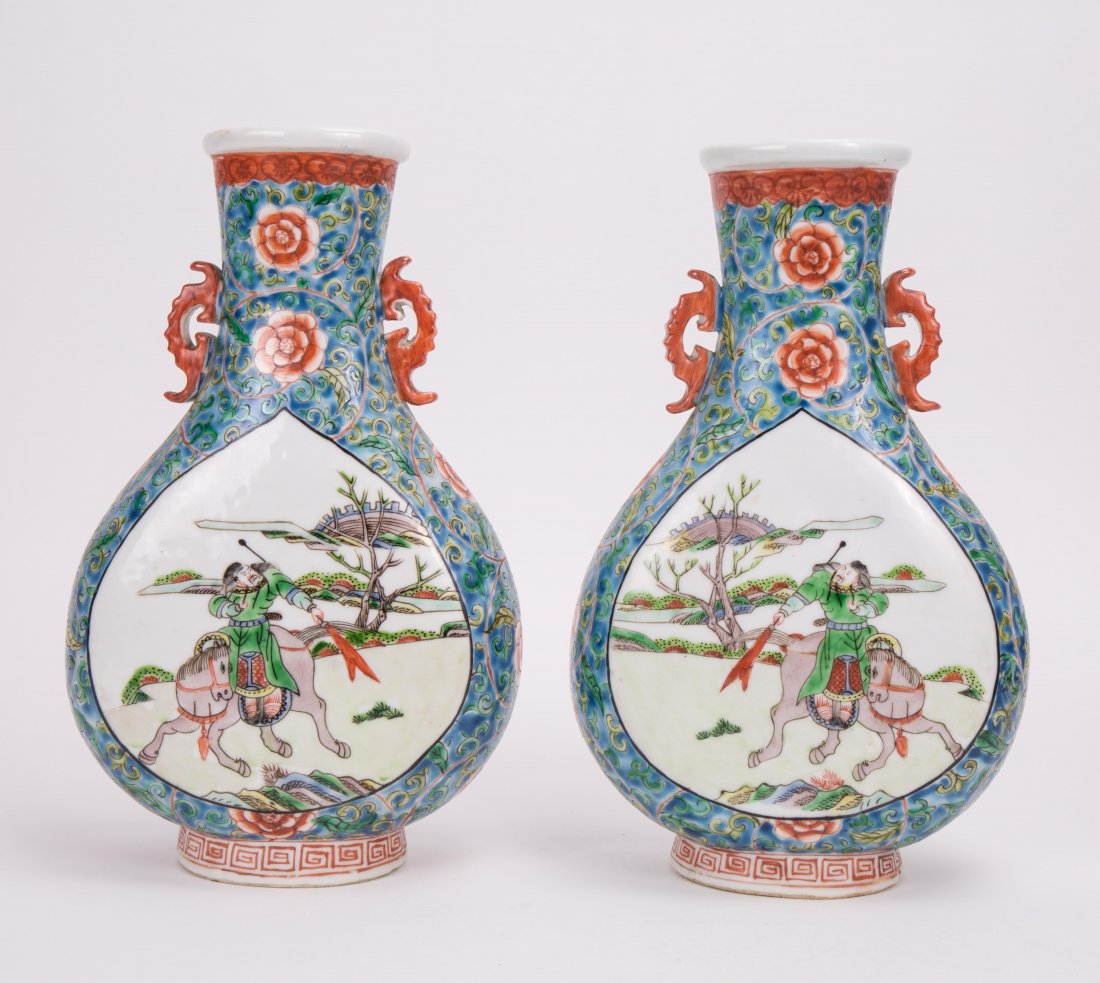 A PAIR OF MOONFLASK VASE WITH WARRIOR SCENE: 20th century; 10 in. h