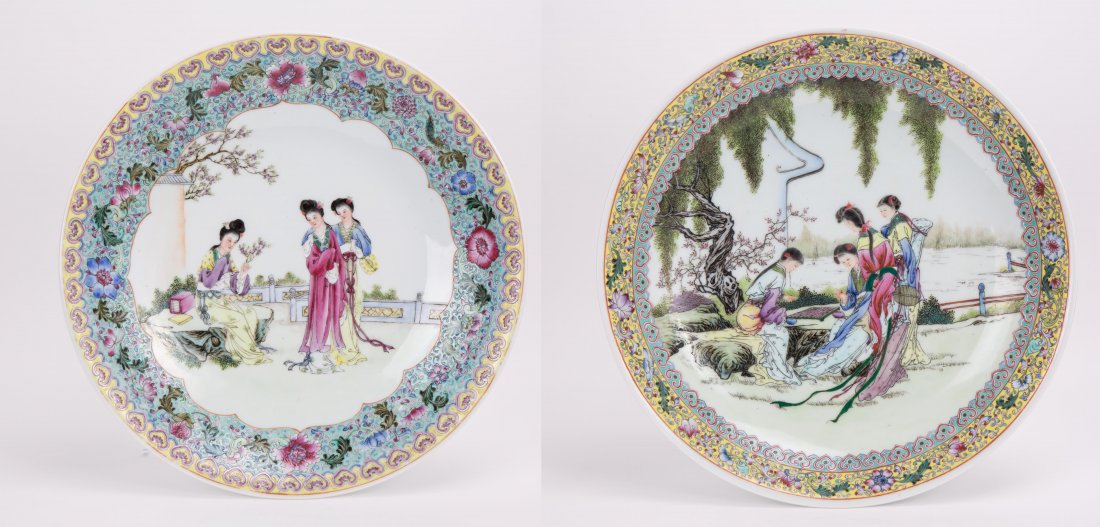 A PAIR OF REPUBLIC PORCELAIN FAMILLE ROSE CHARGER: 20th century; 13 in. diameter
