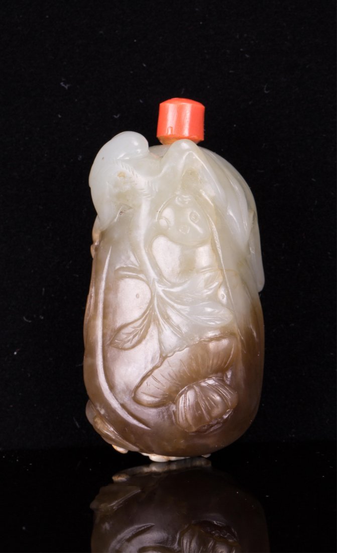 CHINESE JADE SNUFF BOTTLE WITH MONKEY: 19th century, coral stopper; 2 3/8 in. h, 1 1/4 in. w