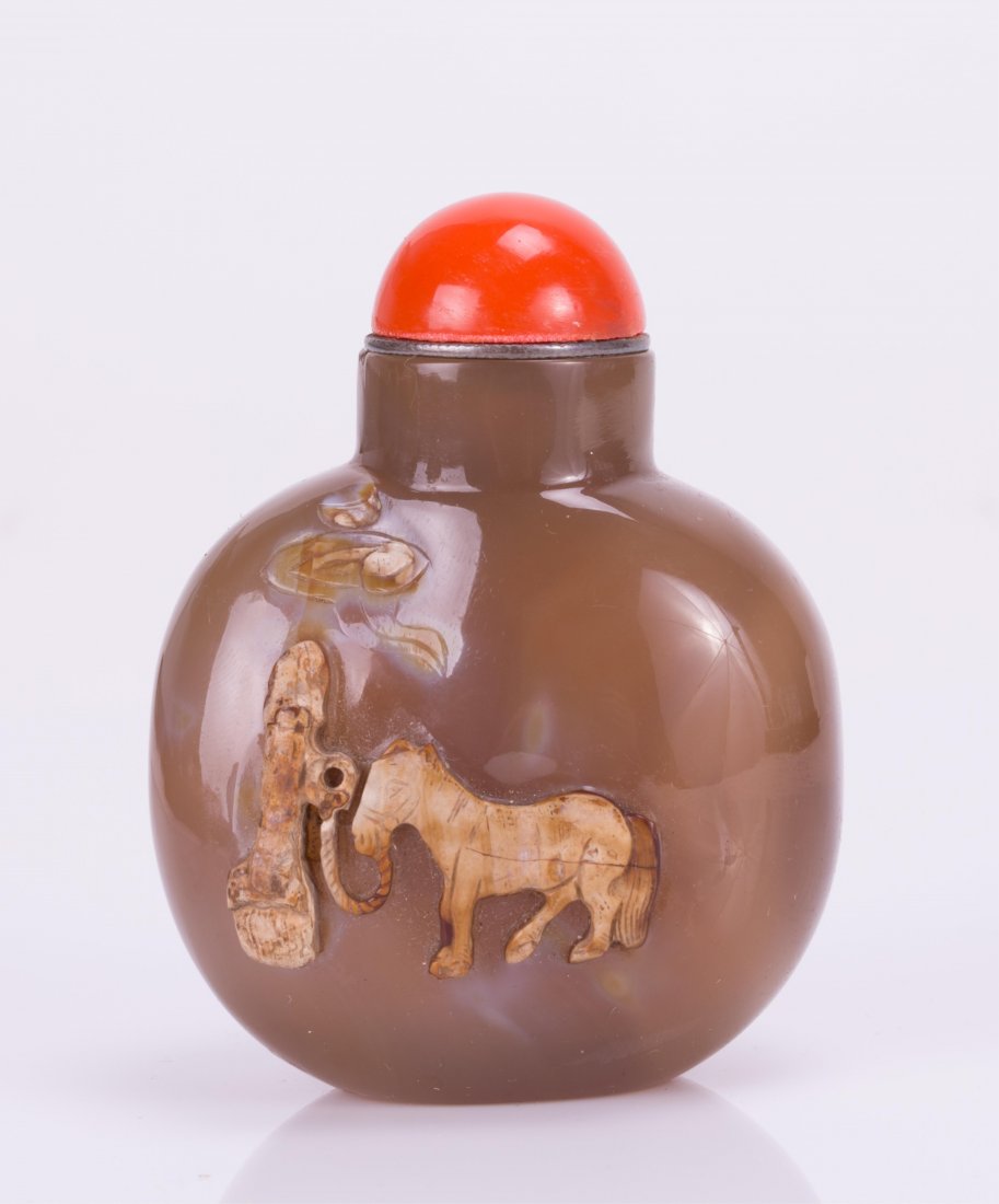 CHINESE AGATE SNUFF BOTTLE - HORSE SCENE: 19th / 20th century; 2 3/4 in. h, 2 in. w
