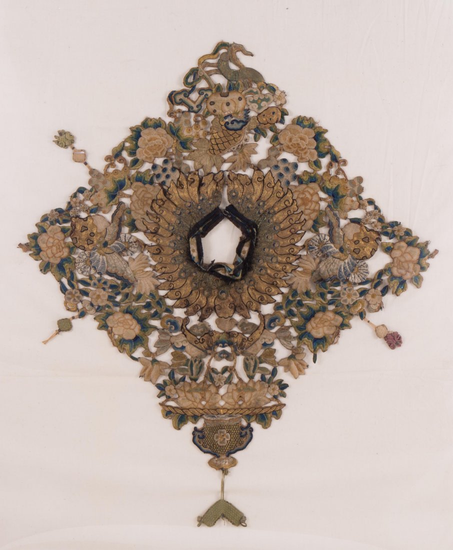 CHINESE IMPERIAL COURT EMBROIDERY LADY COLLAR: 18th/19th century; 27 in. w