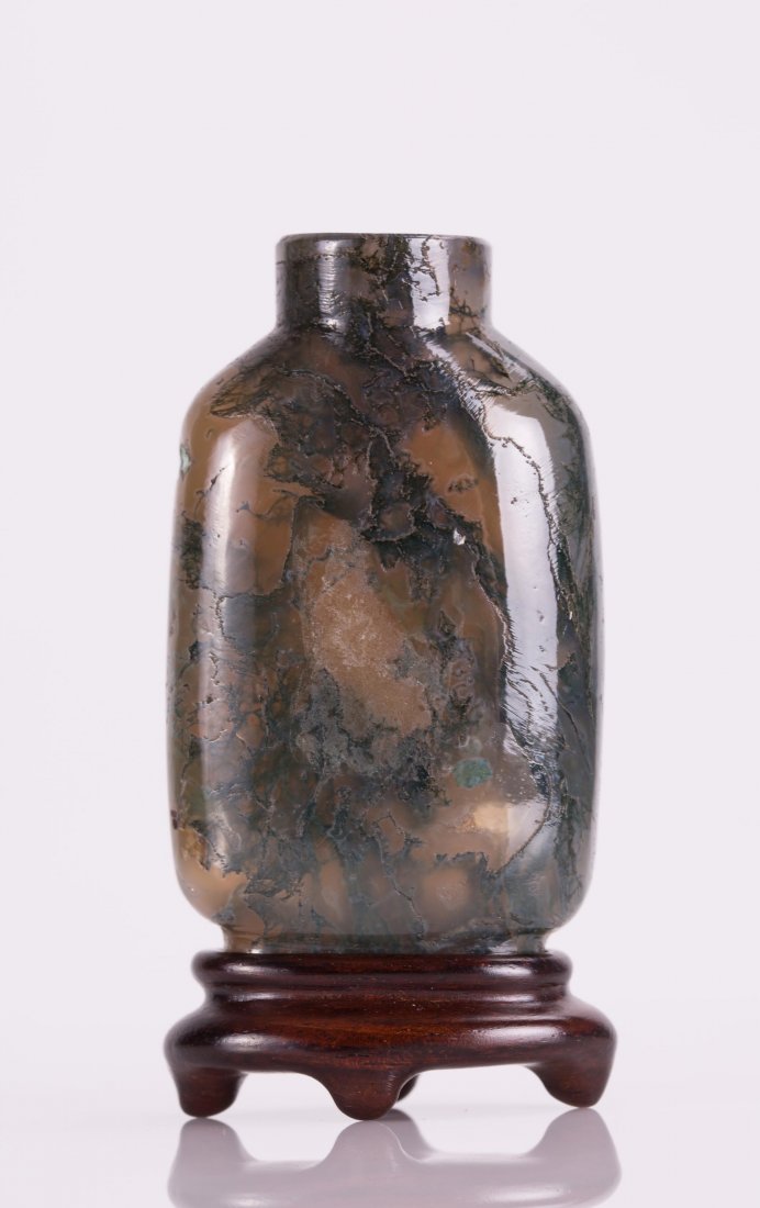 CHINESE MOSS AGATE SNUFF BOTTLE: Chinese Moss Agate Snuff Bottle. 19th century; 2 1/2 in. h