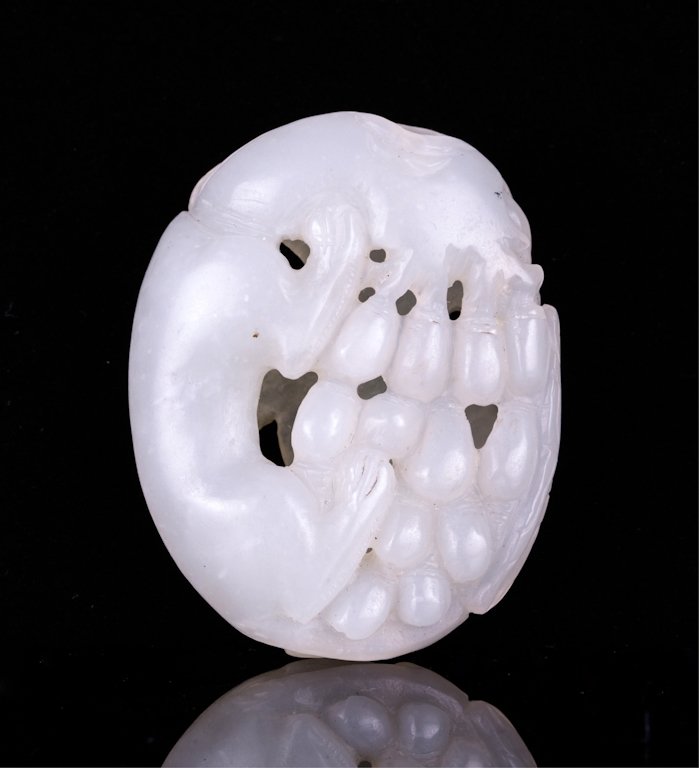 CHINESE WHITE JADE TOGGLE SQUIRREL AND GRAPES (1 of 2)