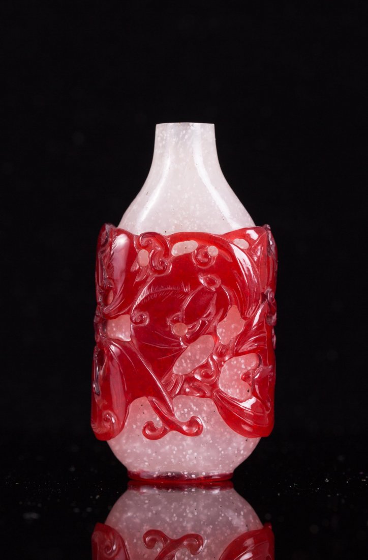 CHINESE RED OVERLAY PEKING GLASS SNUFF BOTTLE (1 of 4)