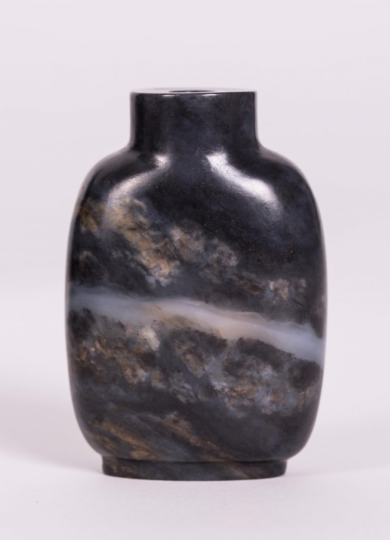 CHINESE BLACK JADE SNUFF BOTTLE (1 of 4)
