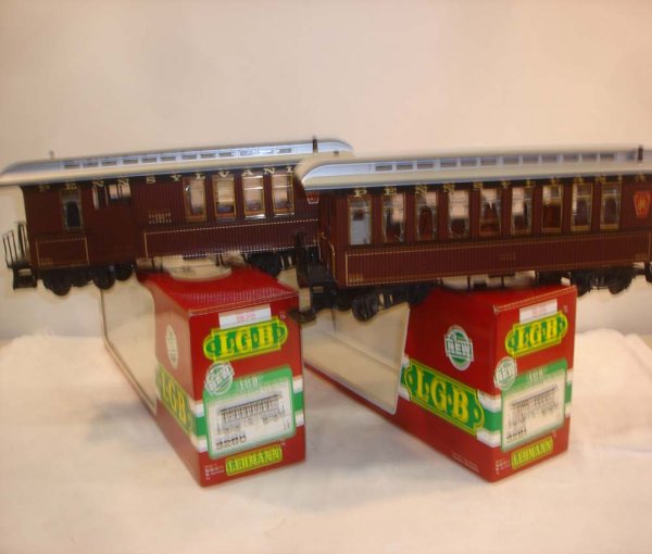 ABT: LGB #3080/3081 Tuscan Penn Cars/OB: Paul V. Ambrose and Drew J. Bauer present: These are the #3080/3081 Tuscan Pennsylvania Passenger Coaches that LGB made in G Scale in the 1980s. Our Opinion is that they are generally in Like New Cond