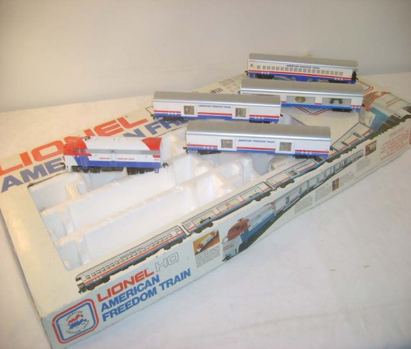 ABT: Lionel HO #2587 Diesel Freedom Train Set/OB: Paul V. Ambrose and Drew J. Bauer present: This is the #2587 Alco Diesel Freedom Train Set that Lionel made in HO Gauge in the middle 1970s. Our Opinion is that it is generally in Excellent Condition,