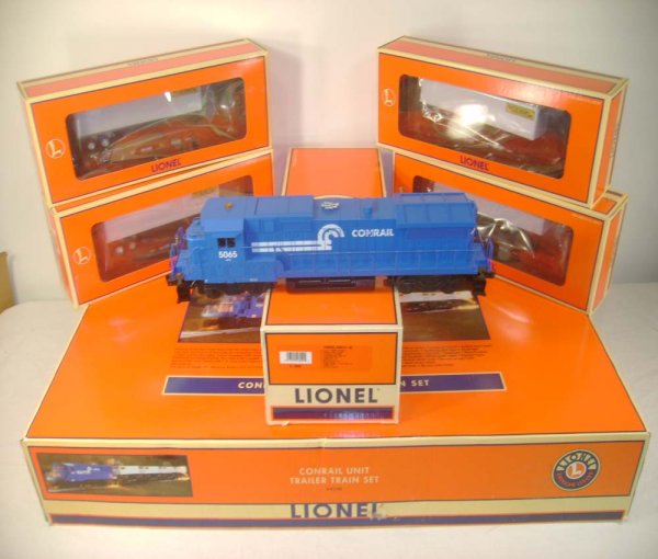 ABT: Lionel #21752 Conrail Trailer Train Set /OB: Paul V. Ambrose and Drew J. Bauer present: This is the #21752 Conrail Unit Trailer Train Set that Lionel made in the 1990s. This Set features the Conrail Dash 8-40 Diesel with Dual Motors, Command COn