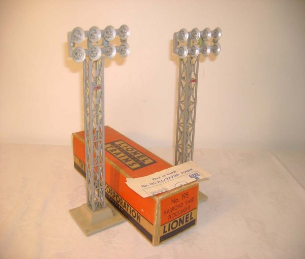 ABT: Two Lionel #195 Floodlight Towers