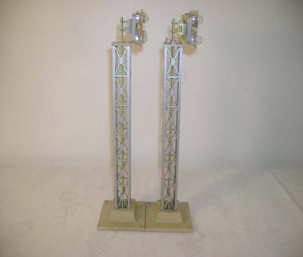 ABT: Two Lionel #195 Floodlight Towers - 5