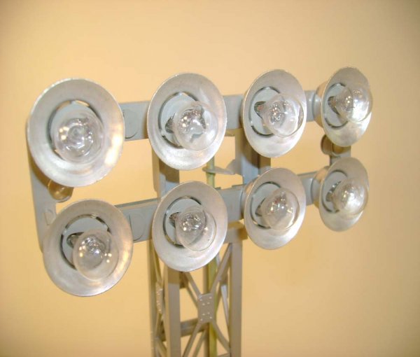 ABT: Two Lionel #195 Floodlight Towers - 7
