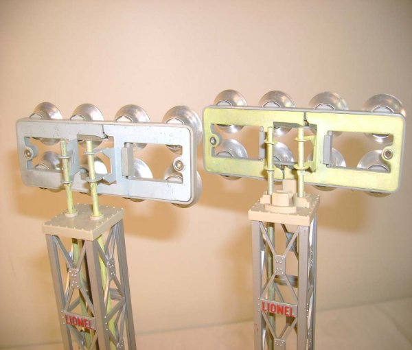 ABT: Two Lionel #195 Floodlight Towers - 8