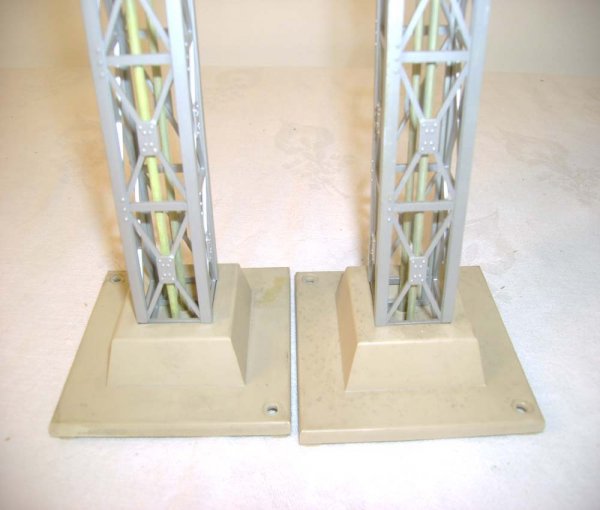 ABT: Two Lionel #195 Floodlight Towers - 9