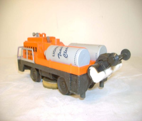 ABT: Lionel #3927 Track Cleaning Car/OB - 8